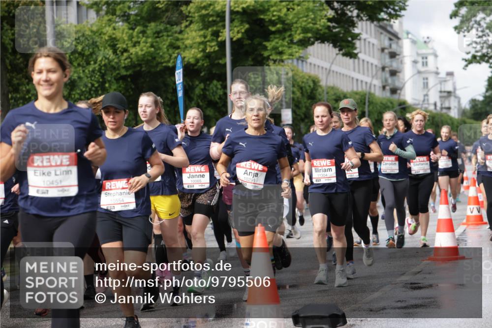 14.06.2026 - REWE Women's Run Jannik Wohlers http://msf.ph/oto/9795506 14.06.2026 09:09:38 Laufen 20, 11304, 10451, 6517, 10554, 10065, 10291, 7 meine-sportfotos.de