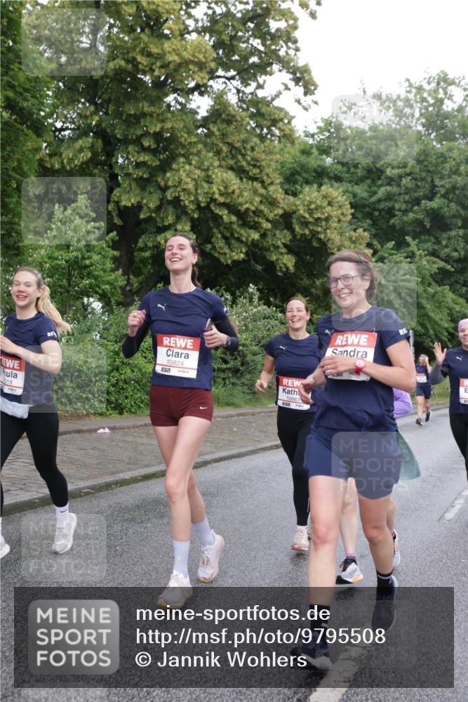 14.06.2026 - REWE Women's Run Jannik Wohlers http://msf.ph/oto/9795508 14.06.2026 09:56:41 Laufen 7, 018, 10824, 57, 10663 meine-sportfotos.de