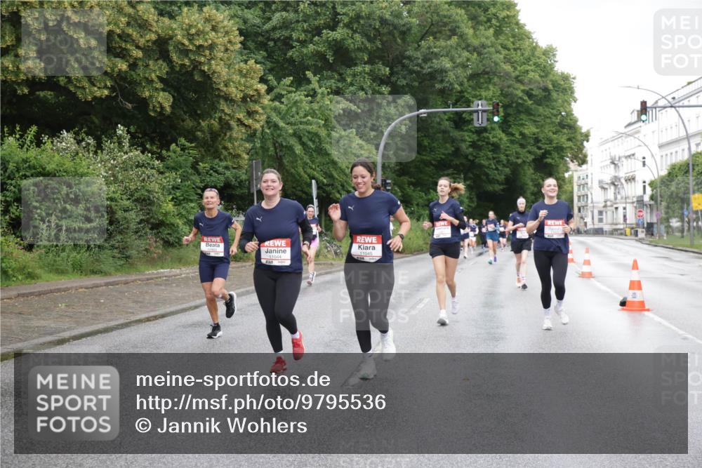 14.06.2026 - REWE Women's Run Jannik Wohlers http://msf.ph/oto/9795536 14.06.2026 09:56:44 Laufen 11045, 11044 meine-sportfotos.de