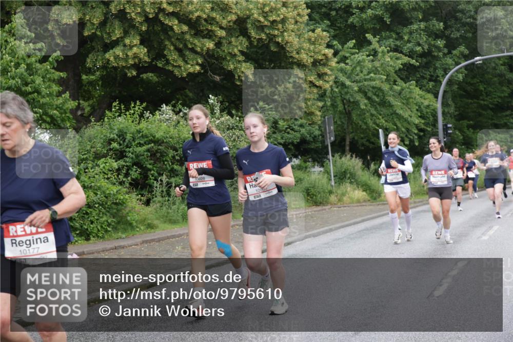 14.06.2026 - REWE Women's Run Jannik Wohlers http://msf.ph/oto/9795610 14.06.2026 09:56:55 Laufen 10177, 57, 10828, 7, 10900 meine-sportfotos.de