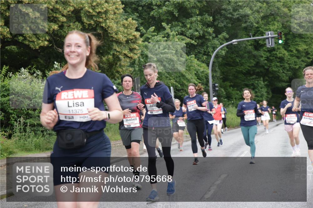 14.06.2026 - REWE Women's Run Jannik Wohlers http://msf.ph/oto/9795668 14.06.2026 09:57:00 Laufen 11375, 7, 10077, 10967, 11361 meine-sportfotos.de