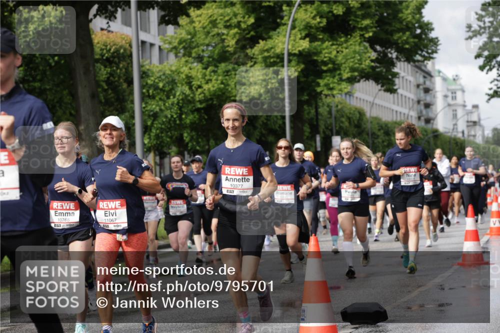 14.06.2026 - REWE Women's Run Jannik Wohlers http://msf.ph/oto/9795701 14.06.2026 09:09:48 Laufen 10377, 517, 10768, 11067, 7, 1113 meine-sportfotos.de