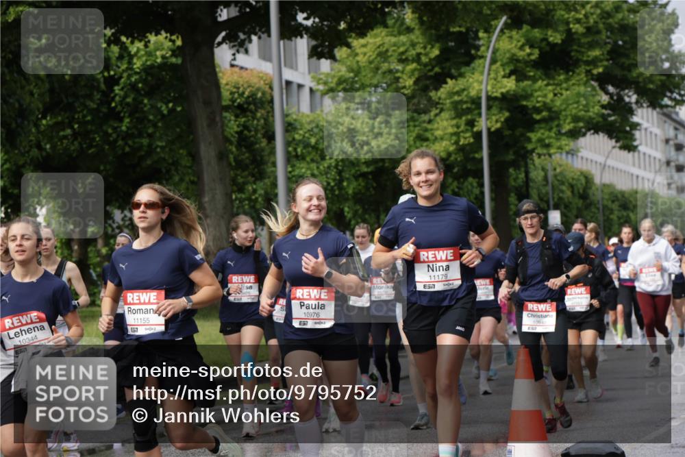 14.06.2026 - REWE Women's Run Jannik Wohlers http://msf.ph/oto/9795752 14.06.2026 09:09:51 Laufen 10344, 11155, 517, 10976, 11179, 7, 10940, 5 meine-sportfotos.de