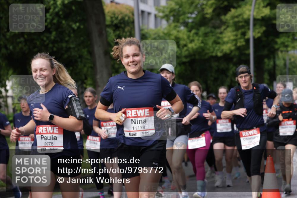 14.06.2026 - REWE Women's Run Jannik Wohlers http://msf.ph/oto/9795772 14.06.2026 09:09:52 Laufen 10976, 11179, 57, 1004, 57 meine-sportfotos.de