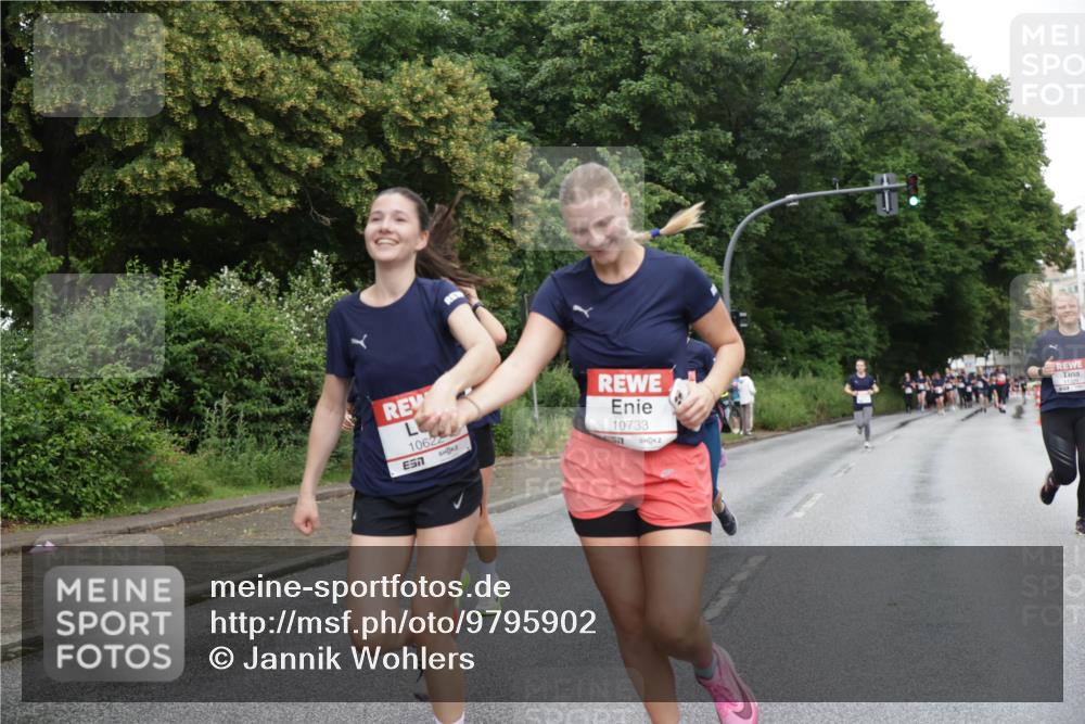 14.06.2026 - REWE Women's Run Jannik Wohlers http://msf.ph/oto/9795902 14.06.2026 09:57:30 Laufen 10622, 7, 10733, 5551 meine-sportfotos.de