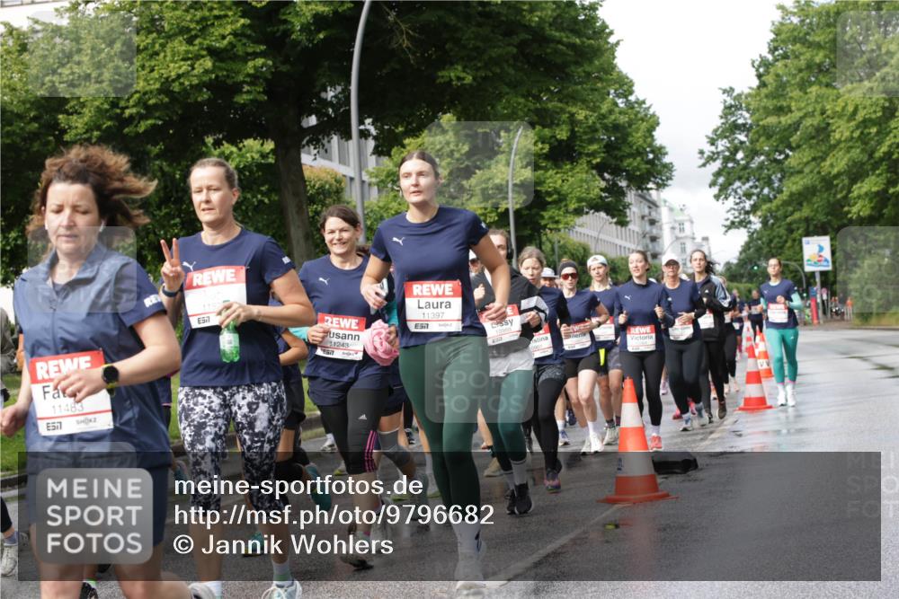 14.06.2026 - REWE Women's Run Jannik Wohlers http://msf.ph/oto/9796682 14.06.2026 09:10:51 Laufen 10901, 11483, 657, 517, 11243, 577, 11397, 7, 10988 meine-sportfotos.de