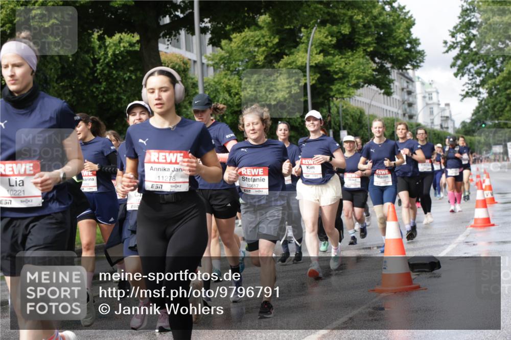 14.06.2026 - REWE Women's Run Jannik Wohlers http://msf.ph/oto/9796791 14.06.2026 09:10:59 Laufen 10221, 7, 11278, 7, 10617, 10 meine-sportfotos.de