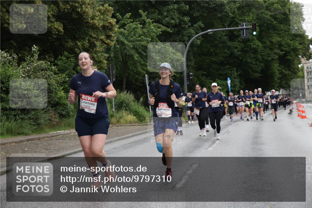 14.06.2026 - REWE Women's Run Jannik Wohlers http://msf.ph/oto/9797310 14.06.2026 10:00:31 Laufen 10836, 10127 meine-sportfotos.de