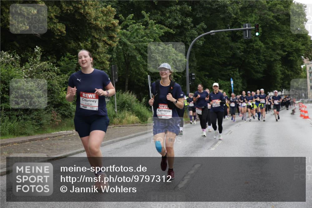 14.06.2026 - REWE Women's Run Jannik Wohlers http://msf.ph/oto/9797312 14.06.2026 10:00:31 Laufen 10836, 10127 meine-sportfotos.de