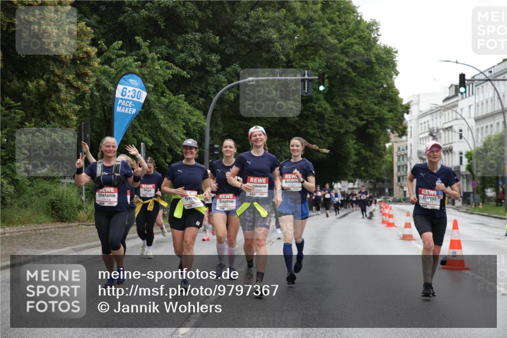 14.06.2026 - REWE Women's Run Jannik Wohlers http://msf.ph/oto/9797367 14.06.2026 10:00:39 Laufen 6, 30, 11114, 10880, 11121, 11214 meine-sportfotos.de