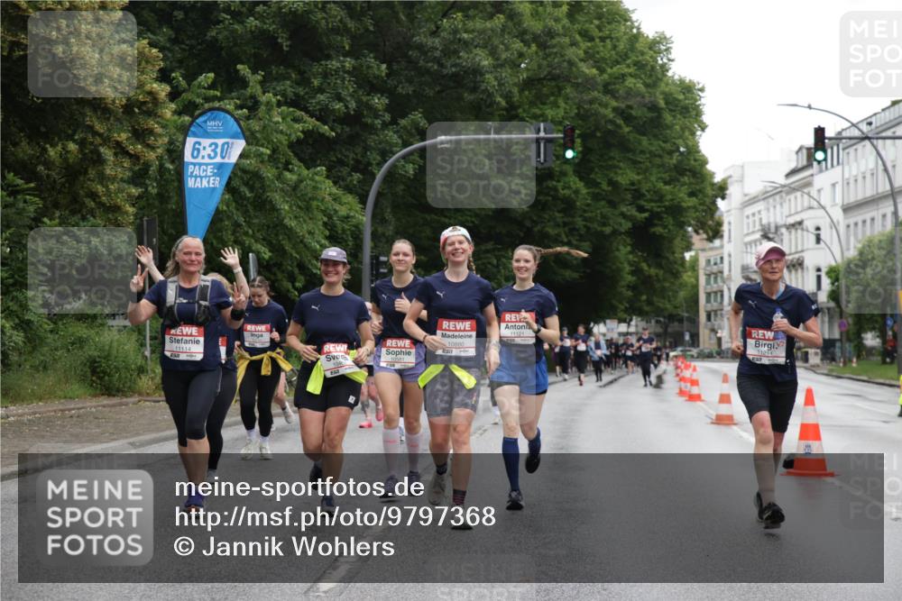14.06.2026 - REWE Women's Run Jannik Wohlers http://msf.ph/oto/9797368 14.06.2026 10:00:39 Laufen 6, 30, 11114, 1046, 10880, 11121, 11211, 57 meine-sportfotos.de