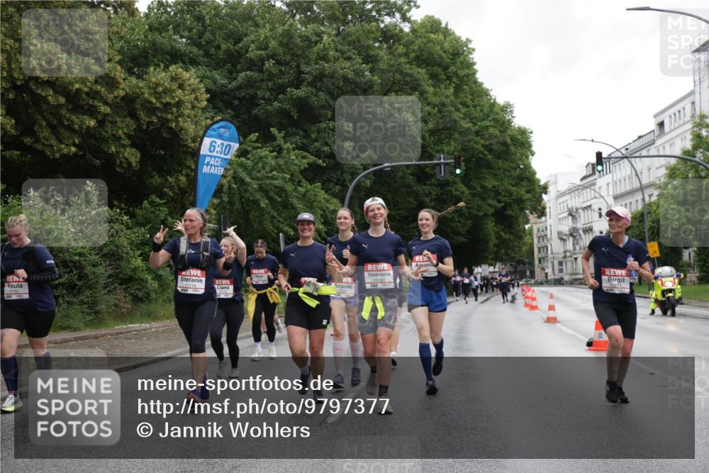 14.06.2026 - REWE Women's Run Jannik Wohlers http://msf.ph/oto/9797377 14.06.2026 10:00:40 Laufen 10761, 6, 30, 11114, 10880 meine-sportfotos.de