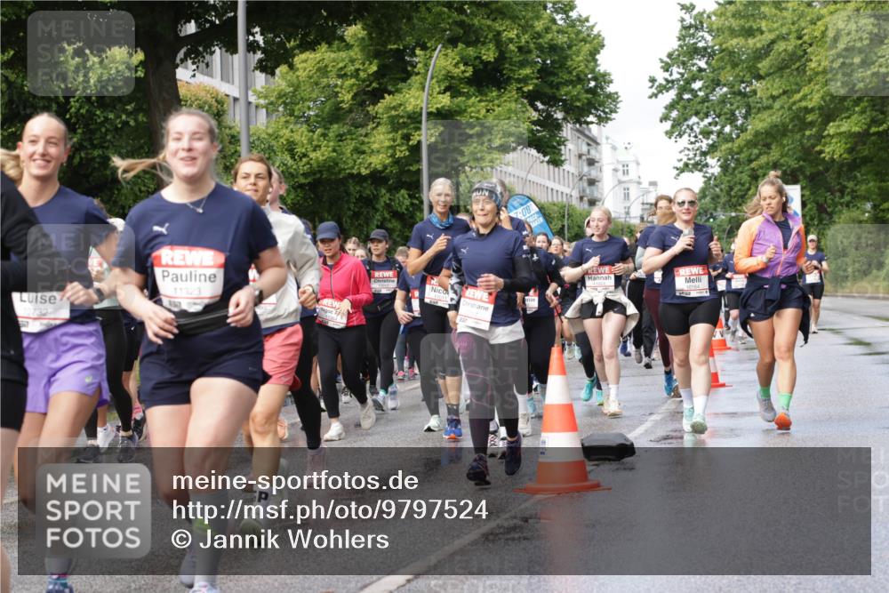 14.06.2026 - REWE Women's Run Jannik Wohlers http://msf.ph/oto/9797524 14.06.2026 09:11:47 Laufen 10732, 11323, 7, 00, 11011, 10164 meine-sportfotos.de