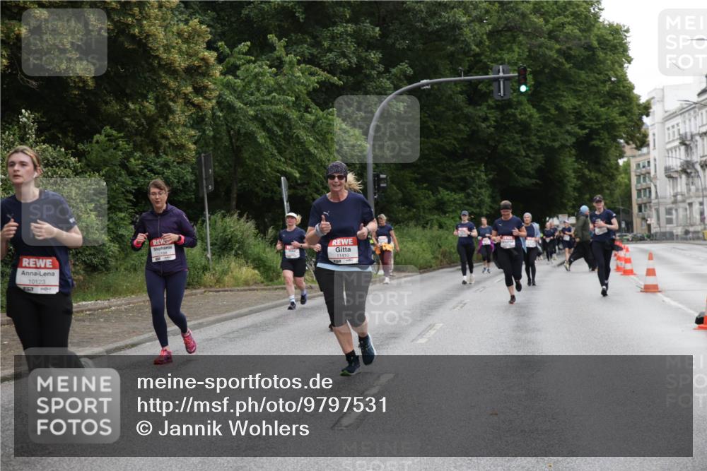 14.06.2026 - REWE Women's Run Jannik Wohlers http://msf.ph/oto/9797531 14.06.2026 10:00:49 Laufen 10123, 11188, 657, 11410, 451 meine-sportfotos.de