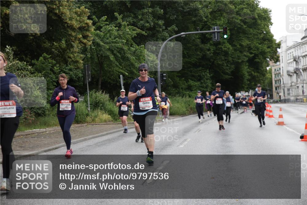 14.06.2026 - REWE Women's Run Jannik Wohlers http://msf.ph/oto/9797536 14.06.2026 10:00:49 Laufen 10123, 1517, 11188, 11410 meine-sportfotos.de