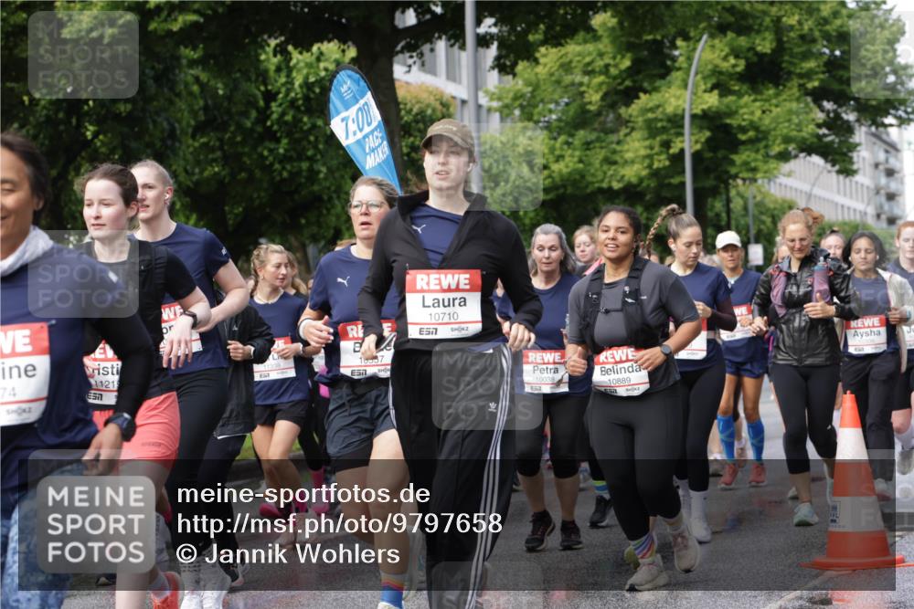 14.06.2026 - REWE Women's Run Jannik Wohlers http://msf.ph/oto/9797658 14.06.2026 09:11:54 Laufen 74, 11219, 7, 00, 11338, 10557, 10710, 7, 10038, 6577, 10889, 00222 meine-sportfotos.de