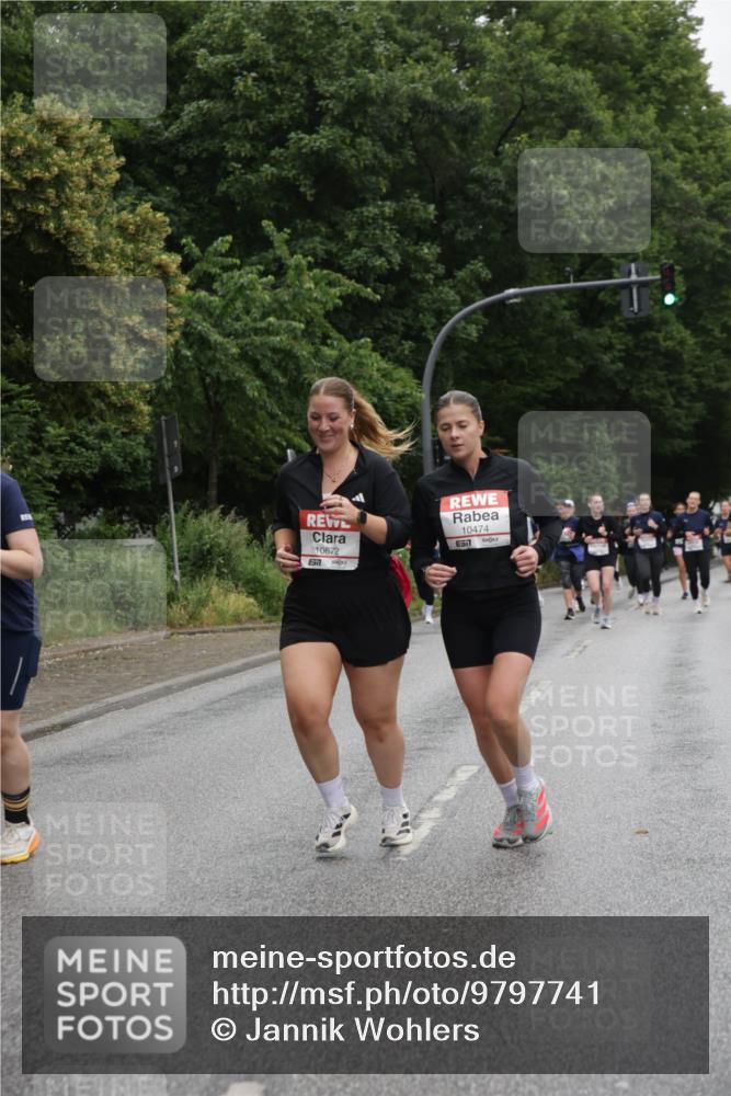 14.06.2026 - REWE Women's Run Jannik Wohlers http://msf.ph/oto/9797741 14.06.2026 10:01:16 Laufen 10672, 10474, 657 meine-sportfotos.de