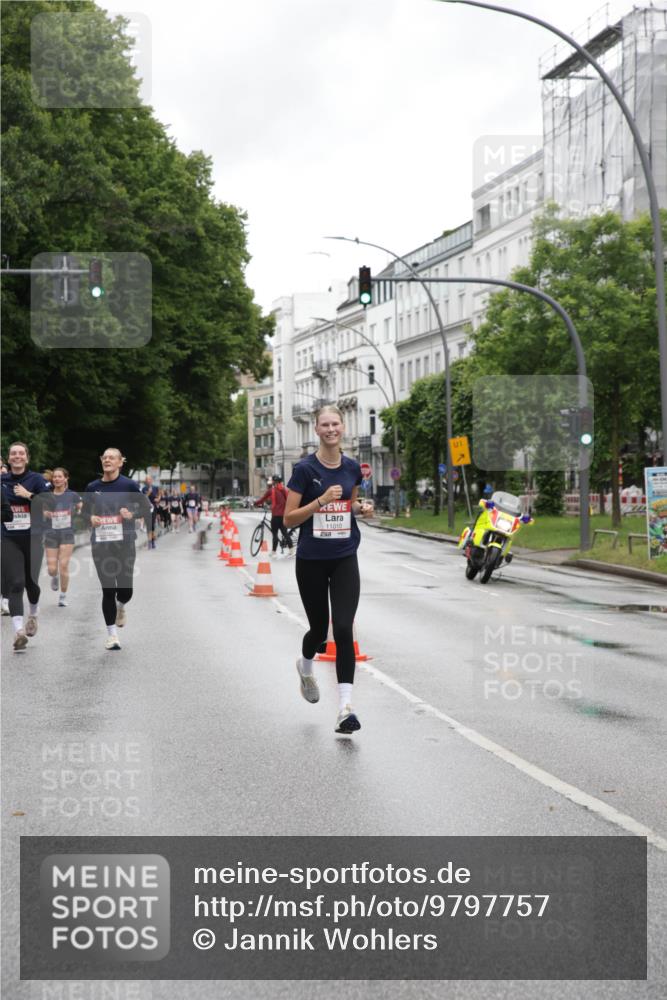 14.06.2026 - REWE Women's Run Jannik Wohlers http://msf.ph/oto/9797757 14.06.2026 10:01:21 Laufen 11010, 01 meine-sportfotos.de