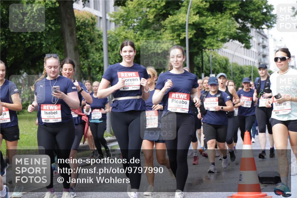 14.06.2026 - REWE Women's Run Jannik Wohlers http://msf.ph/oto/9797990 14.06.2026 09:12:14 Laufen 26, 10615, 10797, 57, 0124, 10807, 02, 22, 11488, 657 meine-sportfotos.de
