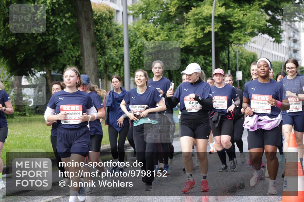 14.06.2026 - REWE Women's Run Jannik Wohlers http://msf.ph/oto/9798152 14.06.2026 09:12:34 Laufen 11072, 57, 11317, 10909, 57, 11088, 57, 10182, 57, 10751, 30222 meine-sportfotos.de