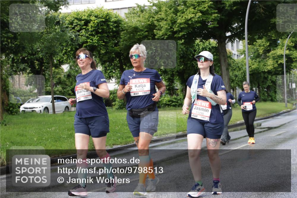 14.06.2026 - REWE Women's Run Jannik Wohlers http://msf.ph/oto/9798513 14.06.2026 09:13:29 Laufen 10484, 17, 11232, 7, 11230, 7 meine-sportfotos.de