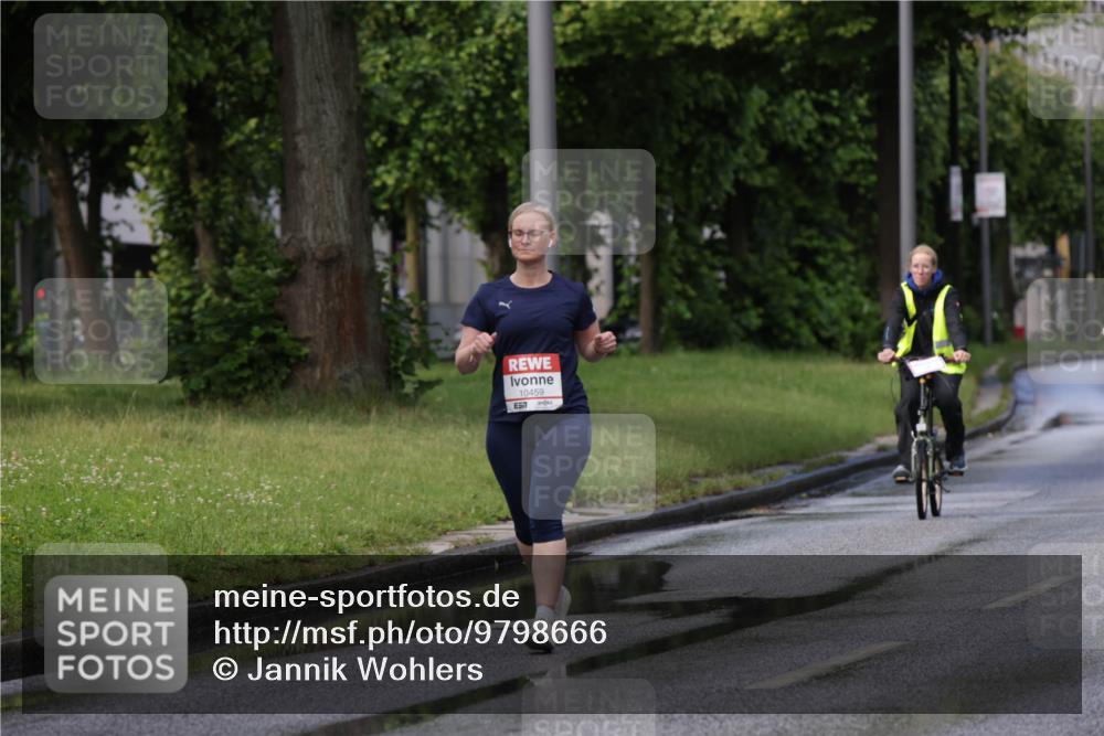 14.06.2026 - REWE Women's Run Jannik Wohlers http://msf.ph/oto/9798666 14.06.2026 09:14:41 Laufen 10459, 517 meine-sportfotos.de