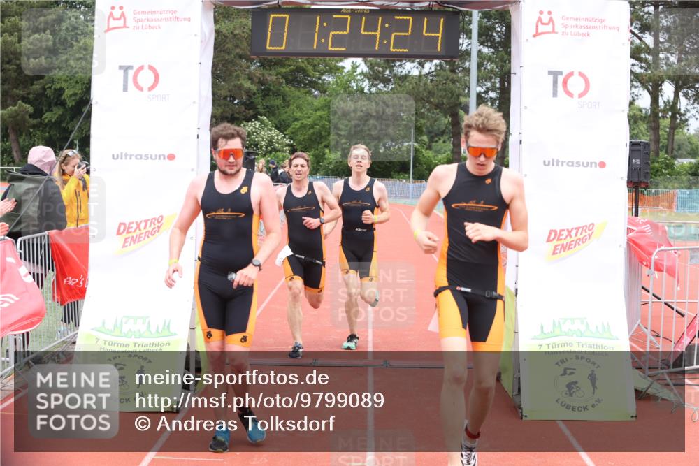 14.06.2026 - 7 Türme Triathlon Andreas Tolksdorf http://msf.ph/oto/9799089 14.06.2026 11:54:23 Ziel 424, 436, 437, 438, 439 meine-sportfotos.de