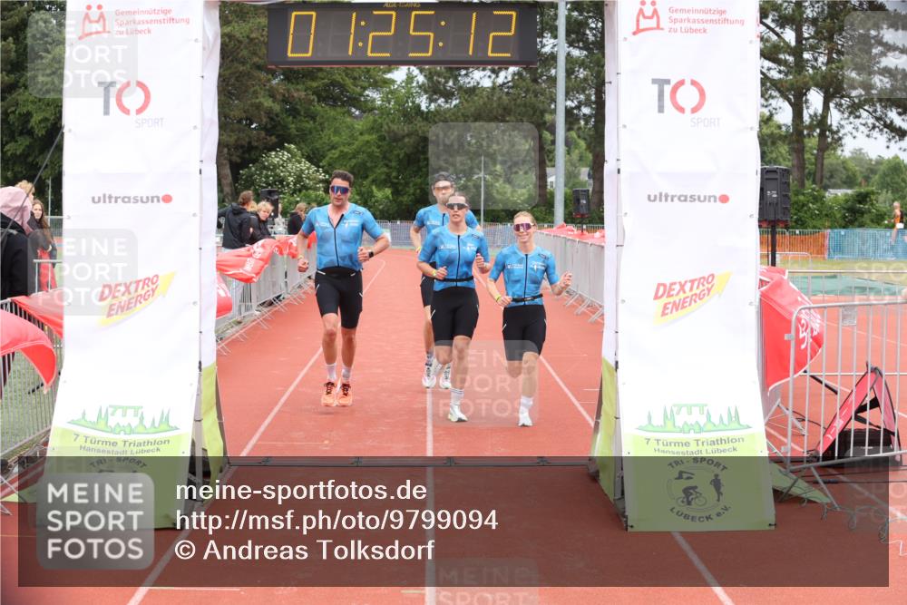 14.06.2026 - 7 Türme Triathlon Andreas Tolksdorf http://msf.ph/oto/9799094 14.06.2026 11:55:12 Ziel 523, 524, 525, 526 meine-sportfotos.de