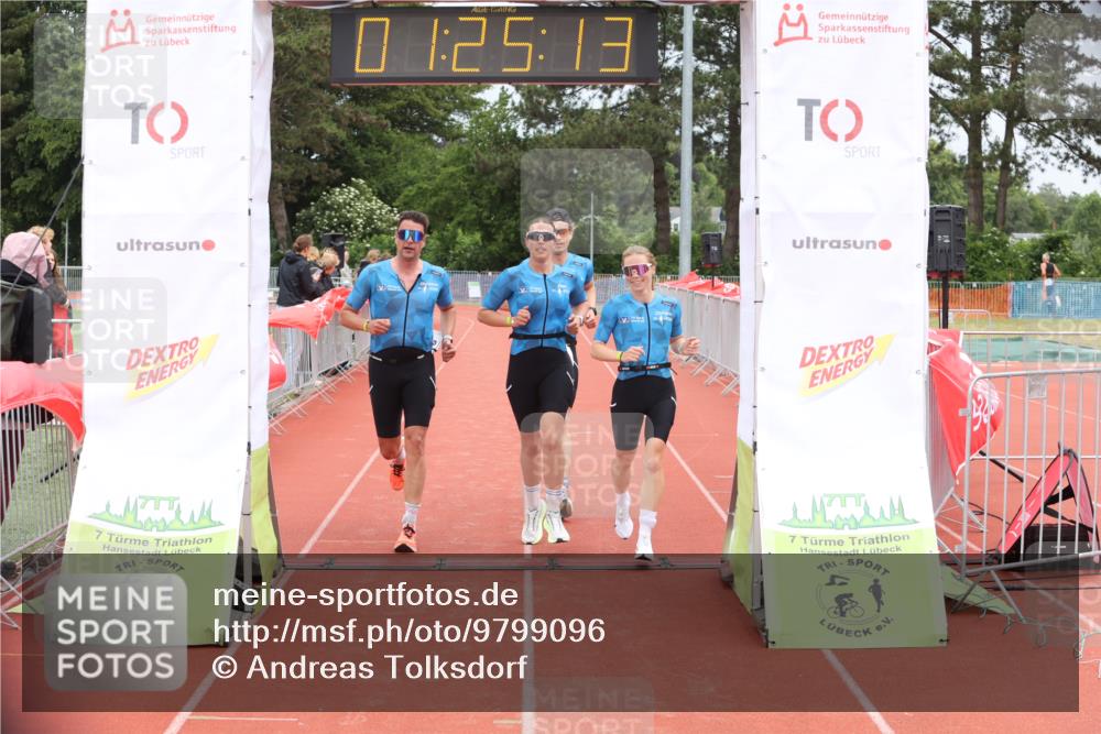 14.06.2026 - 7 Türme Triathlon Andreas Tolksdorf http://msf.ph/oto/9799096 14.06.2026 11:55:13 Ziel 523, 524, 525, 526 meine-sportfotos.de