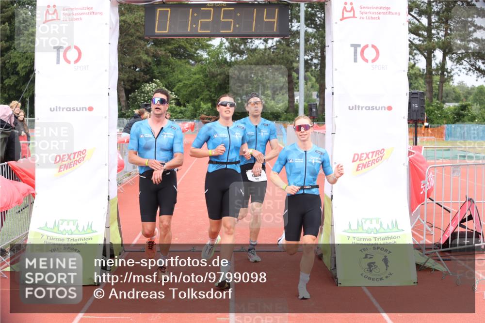 14.06.2026 - 7 Türme Triathlon Andreas Tolksdorf http://msf.ph/oto/9799098 14.06.2026 11:55:13 Ziel 523, 524, 525, 526 meine-sportfotos.de