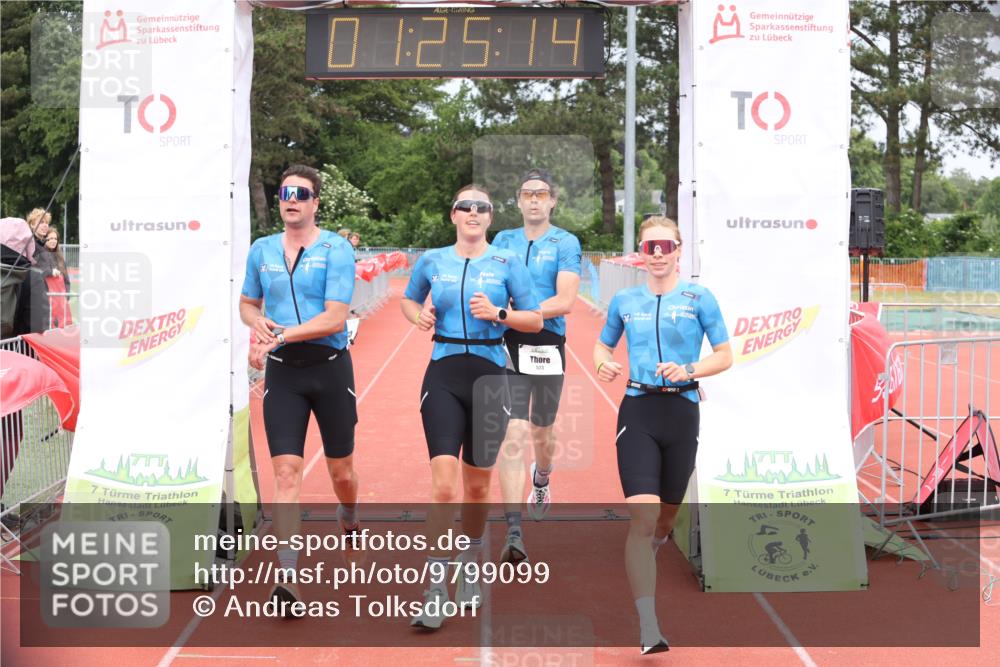14.06.2026 - 7 Türme Triathlon Andreas Tolksdorf http://msf.ph/oto/9799099 14.06.2026 11:55:14 Ziel 523, 524, 525, 526 meine-sportfotos.de