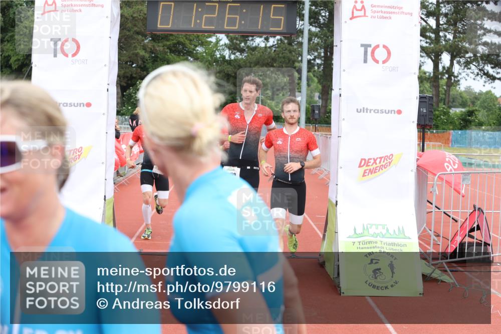 14.06.2026 - 7 Türme Triathlon Andreas Tolksdorf http://msf.ph/oto/9799116 14.06.2026 11:56:14 Ziel 416, 417, 418, 419, 479, 480, 482 meine-sportfotos.de