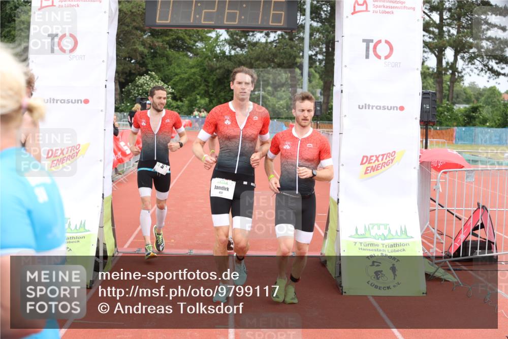 14.06.2026 - 7 Türme Triathlon Andreas Tolksdorf http://msf.ph/oto/9799117 14.06.2026 11:56:14 Ziel 416, 417, 418, 419, 479, 480, 482 meine-sportfotos.de