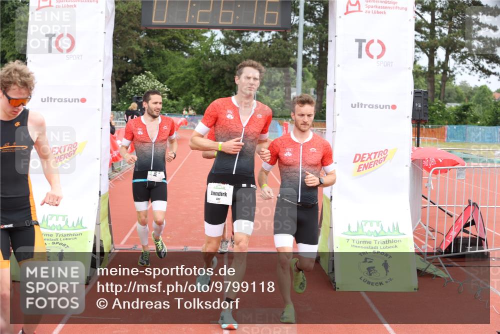 14.06.2026 - 7 Türme Triathlon Andreas Tolksdorf http://msf.ph/oto/9799118 14.06.2026 11:56:15 Ziel 416, 417, 418, 419, 479, 480, 482 meine-sportfotos.de