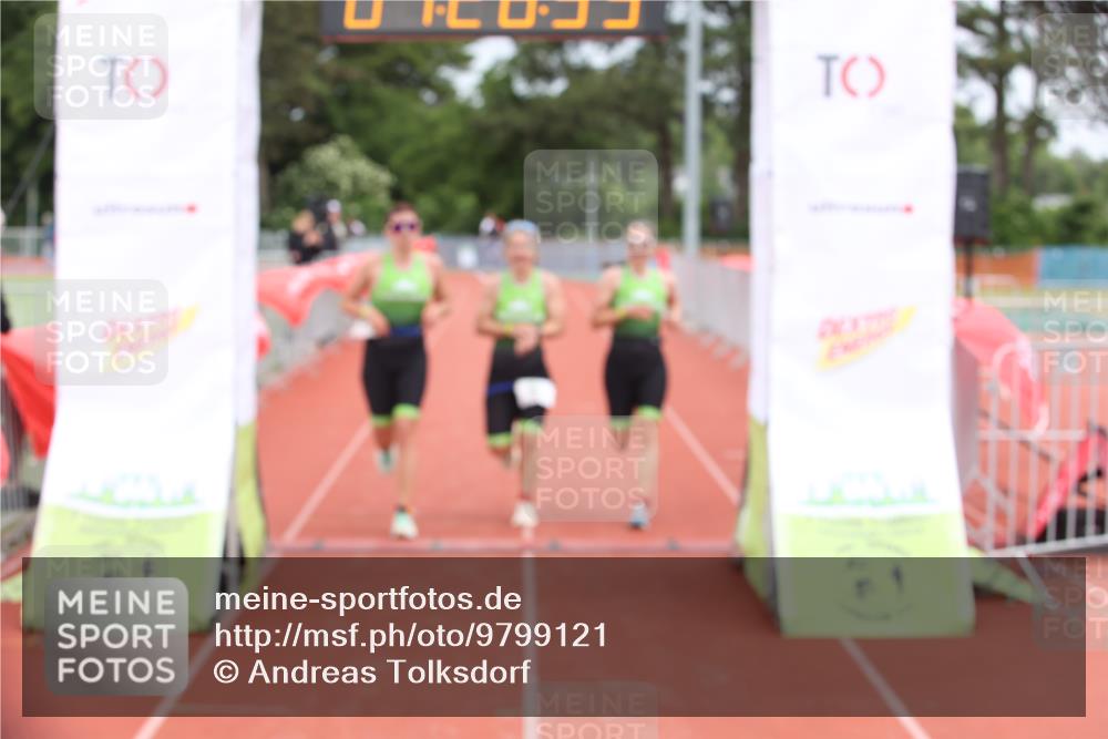 14.06.2026 - 7 Türme Triathlon Andreas Tolksdorf http://msf.ph/oto/9799121 14.06.2026 11:56:32 Ziel 504, 505, 506 meine-sportfotos.de