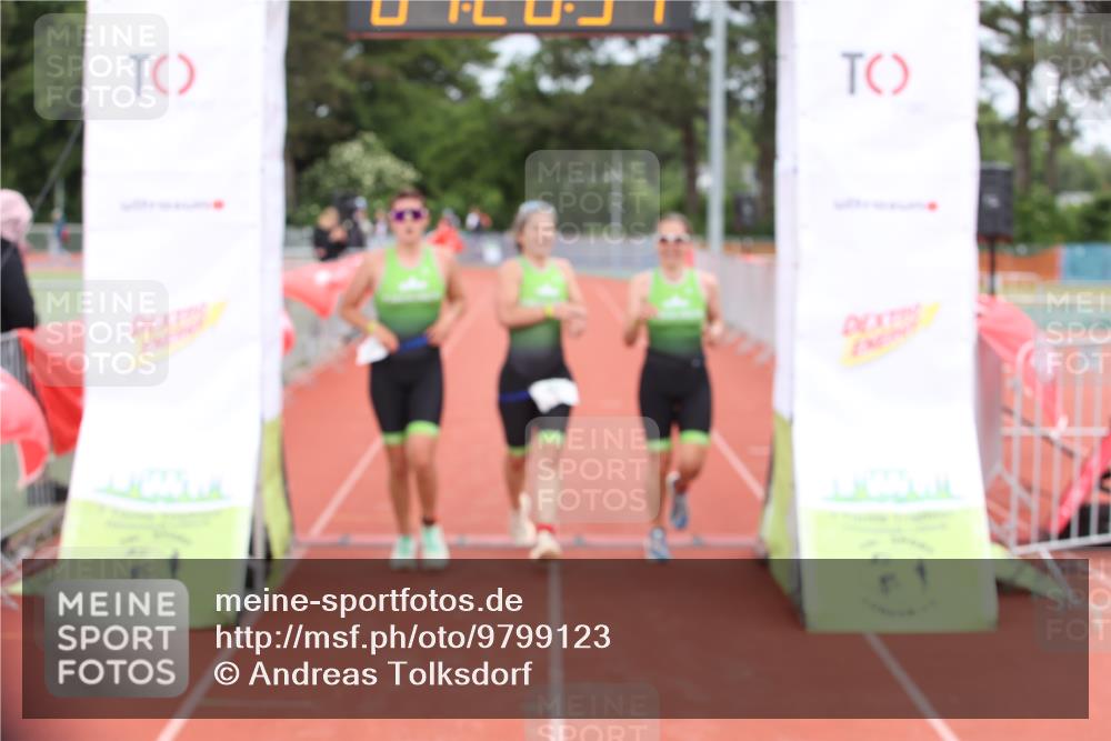 14.06.2026 - 7 Türme Triathlon Andreas Tolksdorf http://msf.ph/oto/9799123 14.06.2026 11:56:33 Ziel 504, 505, 506 meine-sportfotos.de