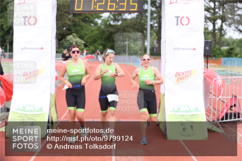 14.06.2026 - 7 Türme Triathlon Andreas Tolksdorf http://msf.ph/oto/9799124 14.06.2026 11:56:33 Ziel 504, 505, 506 meine-sportfotos.de