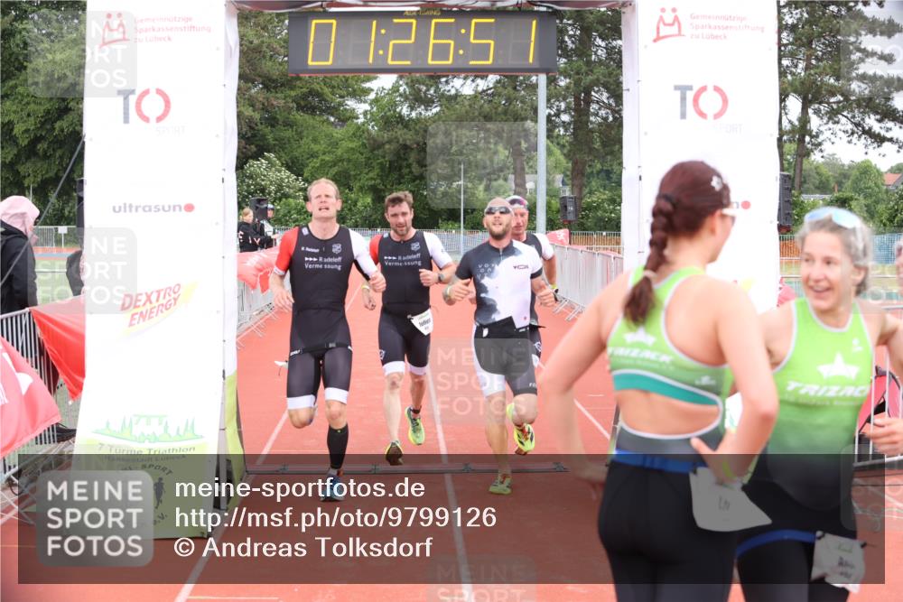 14.06.2026 - 7 Türme Triathlon Andreas Tolksdorf http://msf.ph/oto/9799126 14.06.2026 11:56:50 Ziel 410, 411, 412, 414 meine-sportfotos.de
