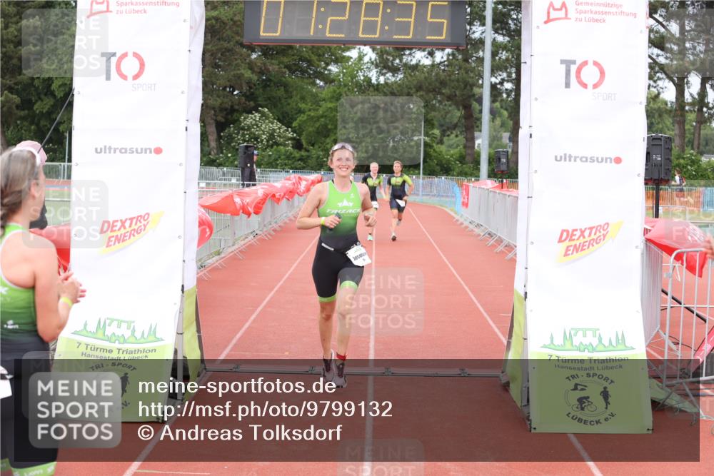 14.06.2026 - 7 Türme Triathlon Andreas Tolksdorf http://msf.ph/oto/9799132 14.06.2026 11:58:34 Ziel 487, 488, 489, 503 meine-sportfotos.de