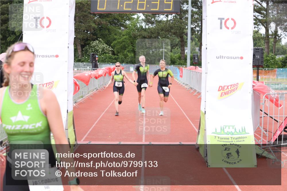 14.06.2026 - 7 Türme Triathlon Andreas Tolksdorf http://msf.ph/oto/9799133 14.06.2026 11:58:38 Ziel 487, 488, 489, 503 meine-sportfotos.de
