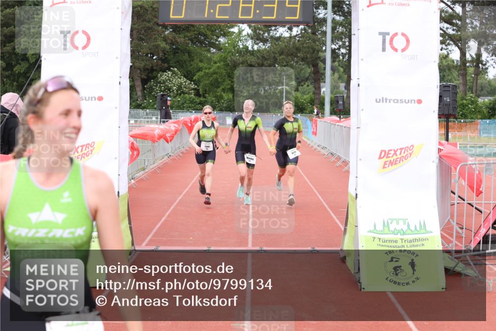 14.06.2026 - 7 Türme Triathlon Andreas Tolksdorf http://msf.ph/oto/9799134 14.06.2026 11:58:38 Ziel 487, 488, 489, 503 meine-sportfotos.de