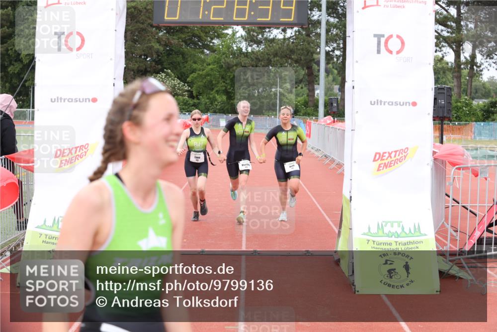 14.06.2026 - 7 Türme Triathlon Andreas Tolksdorf http://msf.ph/oto/9799136 14.06.2026 11:58:39 Ziel 487, 488, 489, 503 meine-sportfotos.de