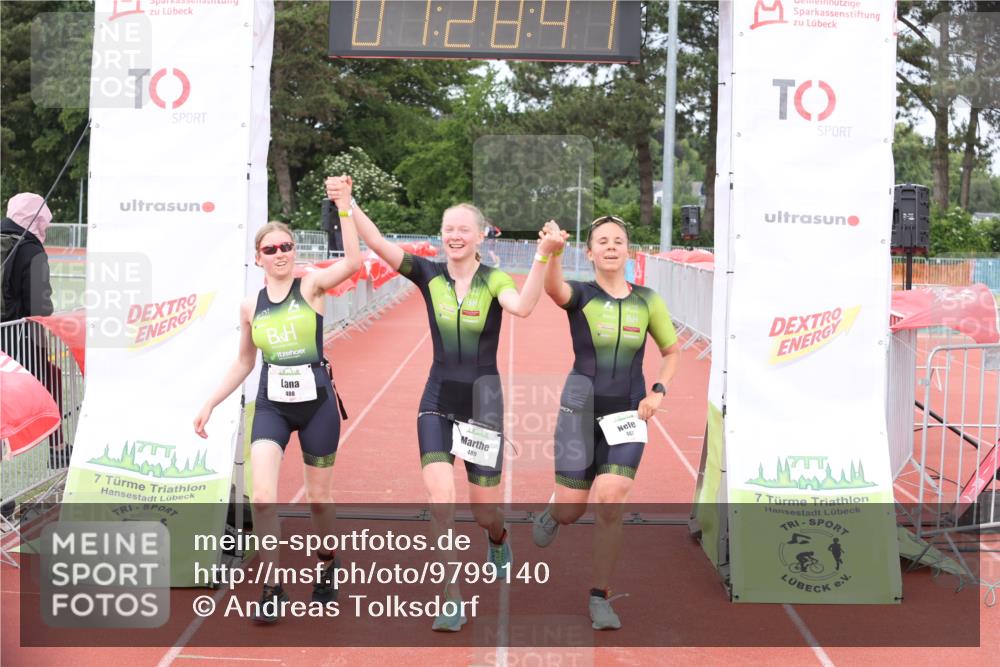 14.06.2026 - 7 Türme Triathlon Andreas Tolksdorf http://msf.ph/oto/9799140 14.06.2026 11:58:40 Ziel 487, 488, 489, 503 meine-sportfotos.de