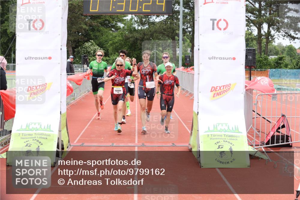 14.06.2026 - 7 Türme Triathlon Andreas Tolksdorf http://msf.ph/oto/9799162 14.06.2026 12:00:23 Ziel 450, 451, 452, 453, 475, 476, 477 meine-sportfotos.de