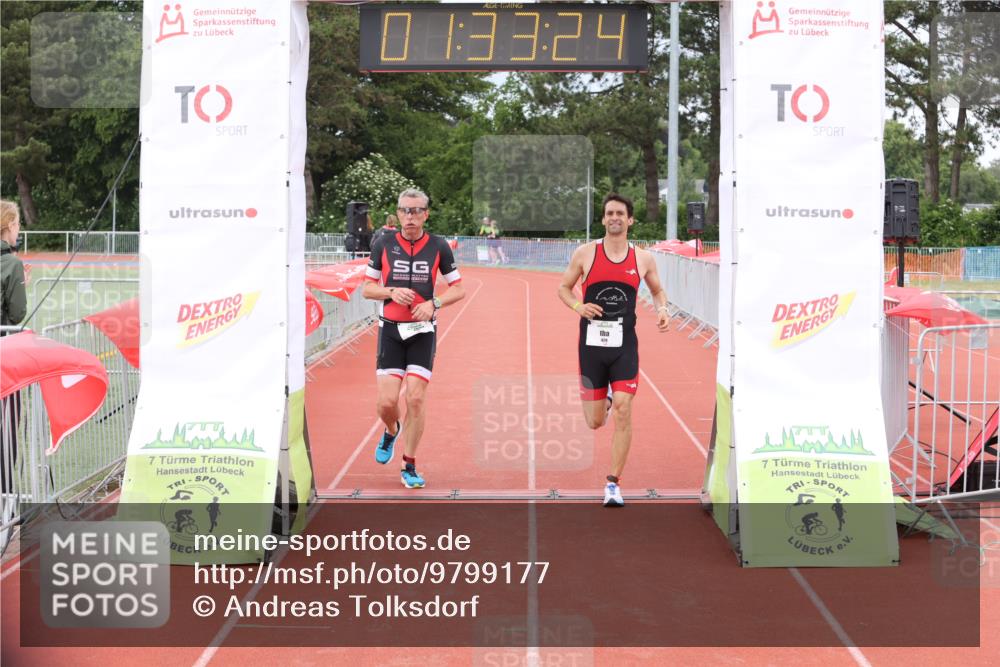 14.06.2026 - 7 Türme Triathlon Andreas Tolksdorf http://msf.ph/oto/9799177 14.06.2026 12:03:24 Ziel 428, 429 meine-sportfotos.de