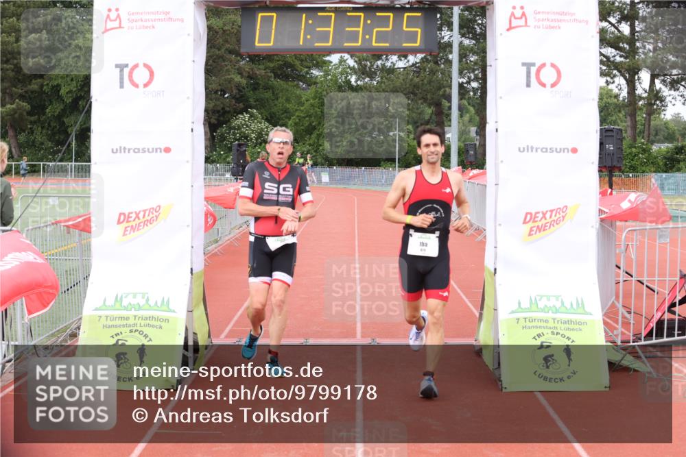 14.06.2026 - 7 Türme Triathlon Andreas Tolksdorf http://msf.ph/oto/9799178 14.06.2026 12:03:25 Ziel 428, 429 meine-sportfotos.de