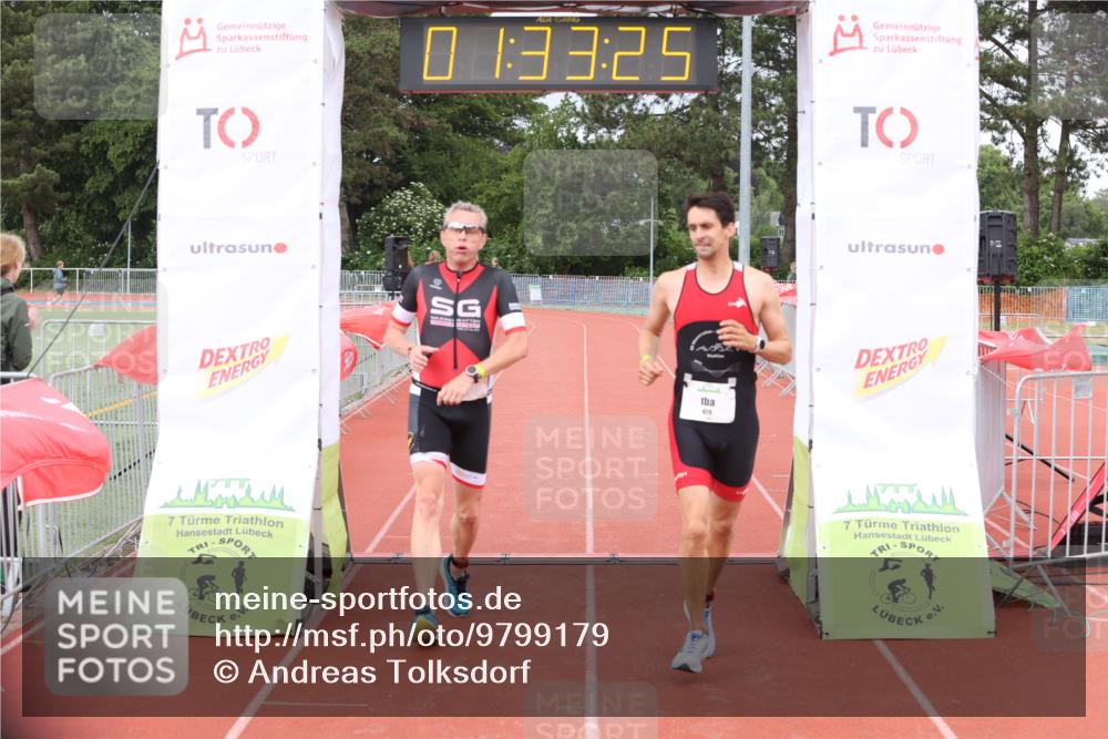 14.06.2026 - 7 Türme Triathlon Andreas Tolksdorf http://msf.ph/oto/9799179 14.06.2026 12:03:25 Ziel 428, 429 meine-sportfotos.de