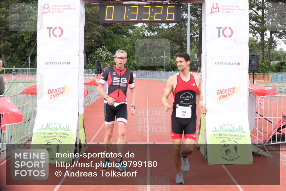 14.06.2026 - 7 Türme Triathlon Andreas Tolksdorf http://msf.ph/oto/9799180 14.06.2026 12:03:25 Ziel 428, 429 meine-sportfotos.de