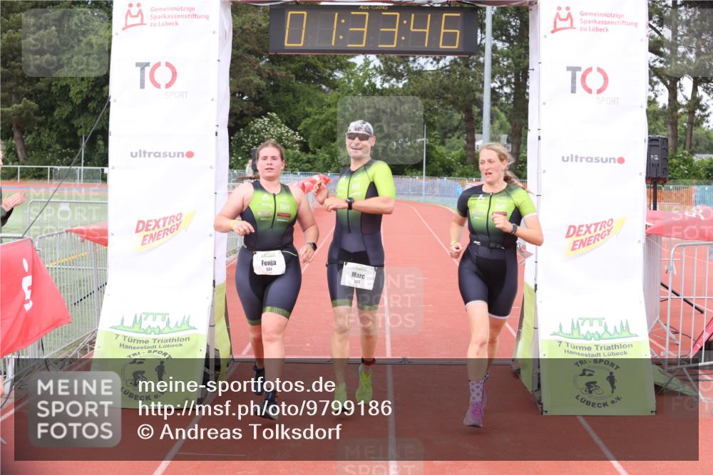 14.06.2026 - 7 Türme Triathlon Andreas Tolksdorf http://msf.ph/oto/9799186 14.06.2026 12:03:46 Ziel 531, 532, 533 meine-sportfotos.de