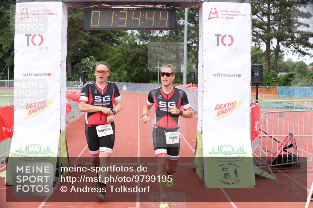 14.06.2026 - 7 Türme Triathlon Andreas Tolksdorf http://msf.ph/oto/9799195 14.06.2026 12:04:43 Ziel 426, 427 meine-sportfotos.de